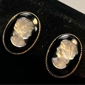 Cameo vintage goldtone black glass white iridescent bust 3/4” earrings clip